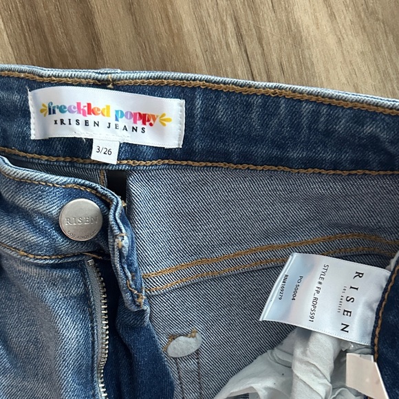 Stylish Light Blue Women's Jeans - Picture 3 of 4